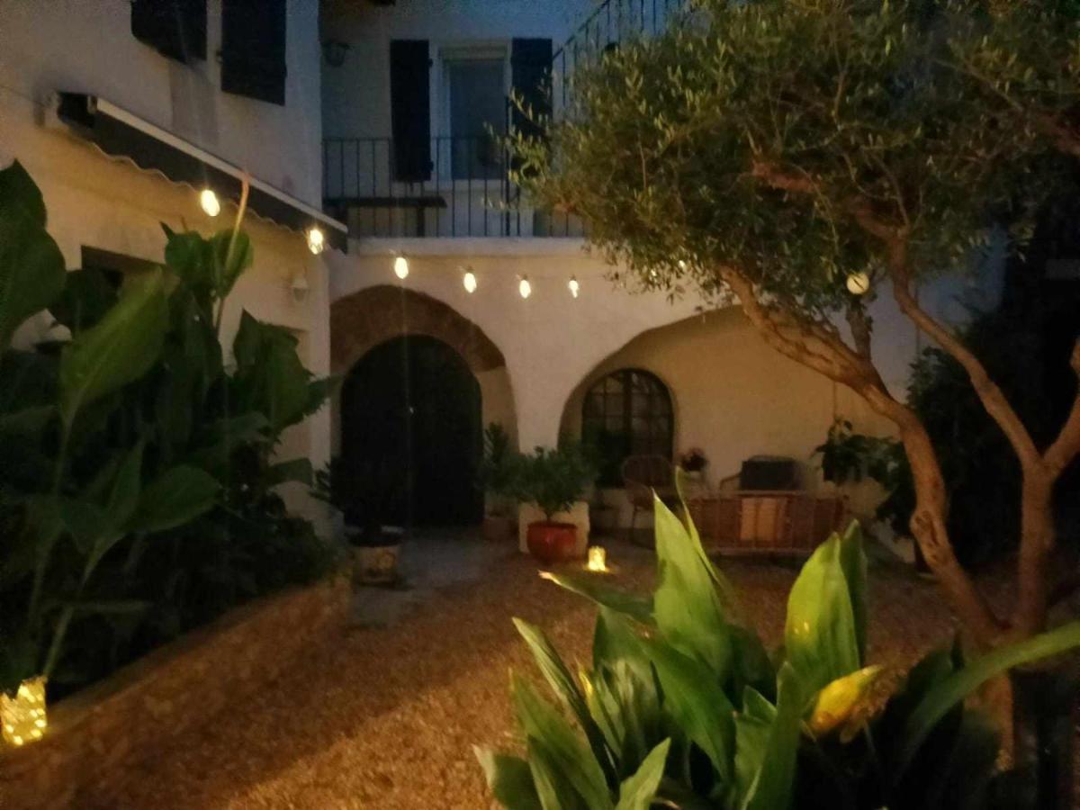 Bed and Breakfast La Cachette Aigues-Vives  Zewnętrze zdjęcie