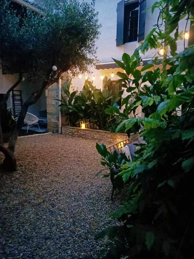 Bed and Breakfast La Cachette Aigues-Vives  Zewnętrze zdjęcie