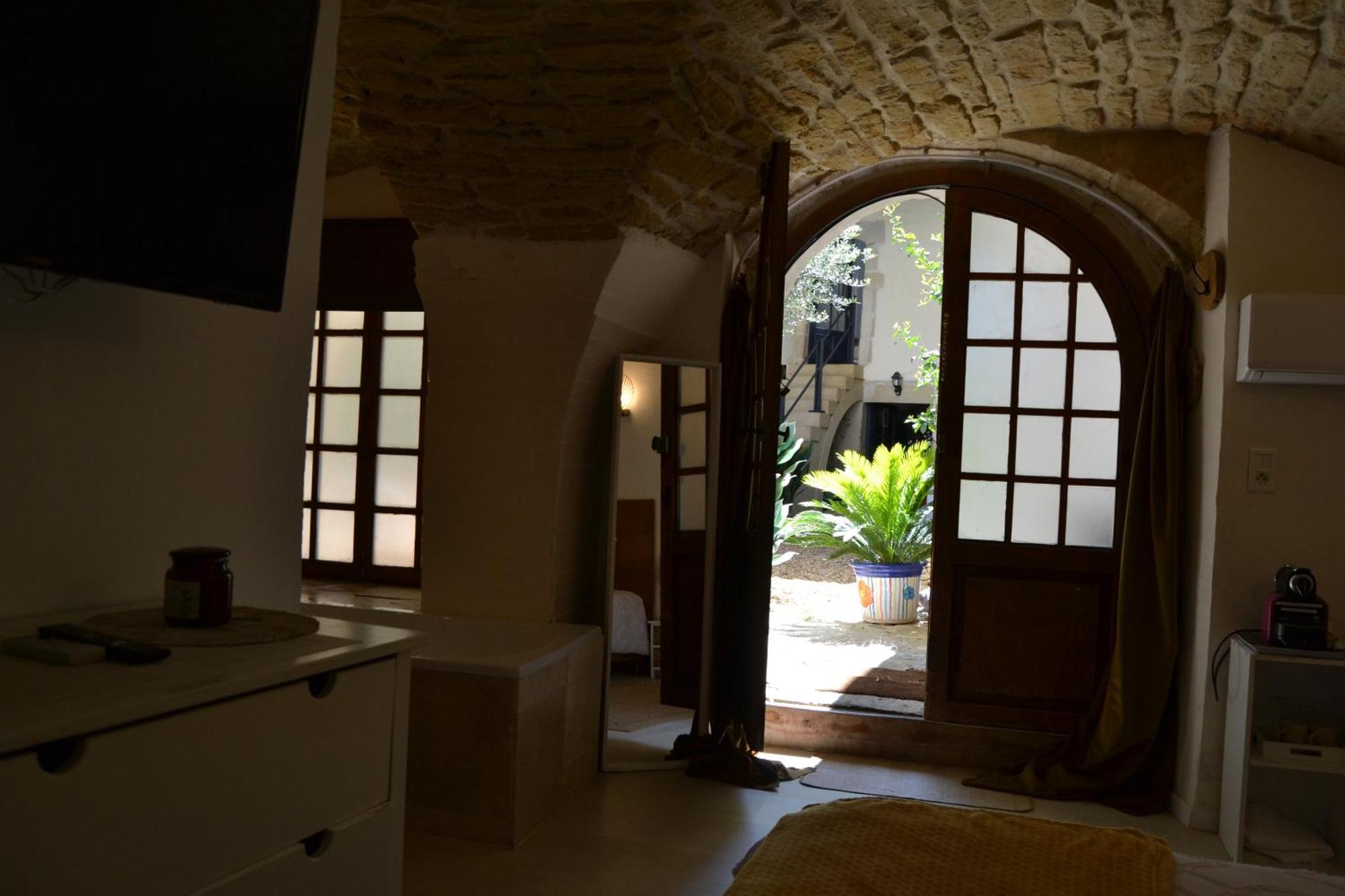 Bed and Breakfast La Cachette Aigues-Vives  Zewnętrze zdjęcie